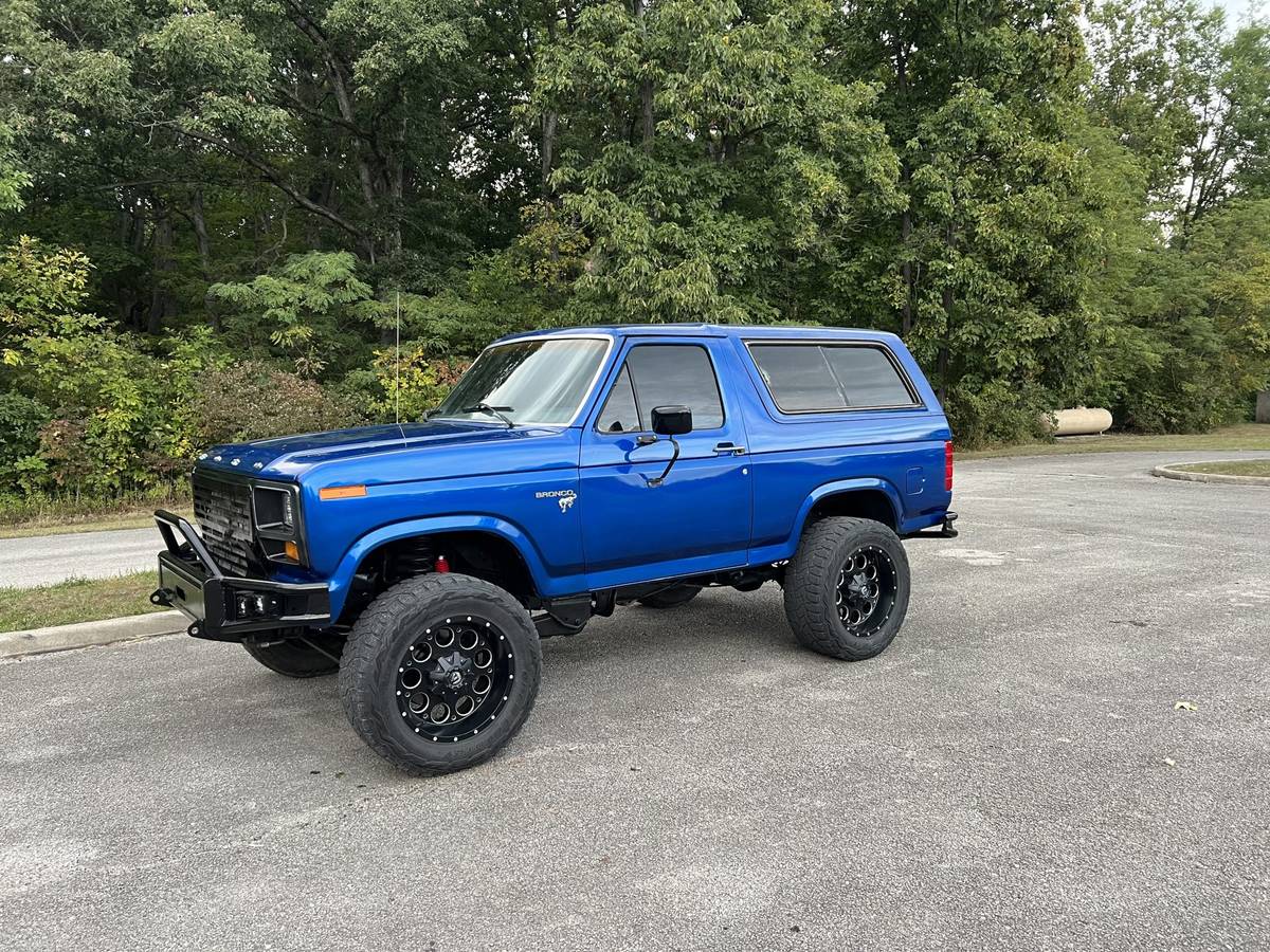 Ford-Bronco-1980-blue