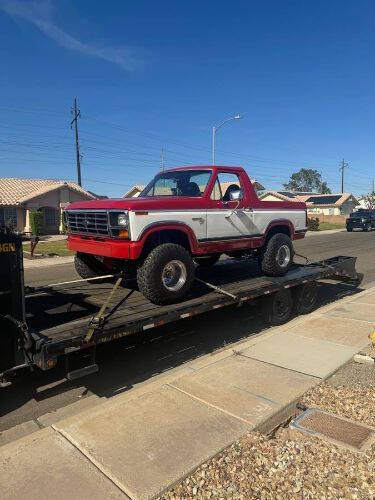 Ford-Bronco-1982-RedWhite-Red