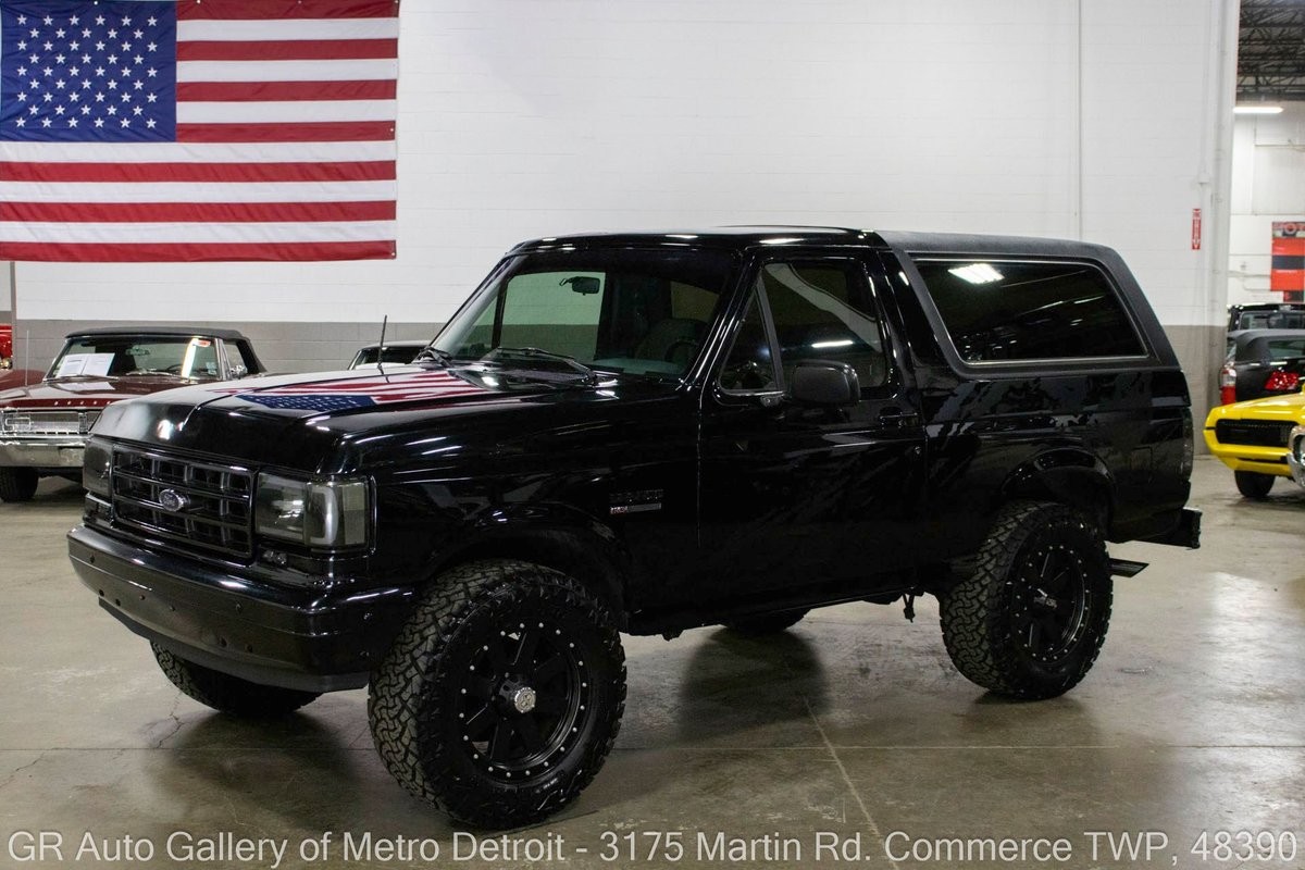 Ford-Bronco-1989-SUV-Gray
