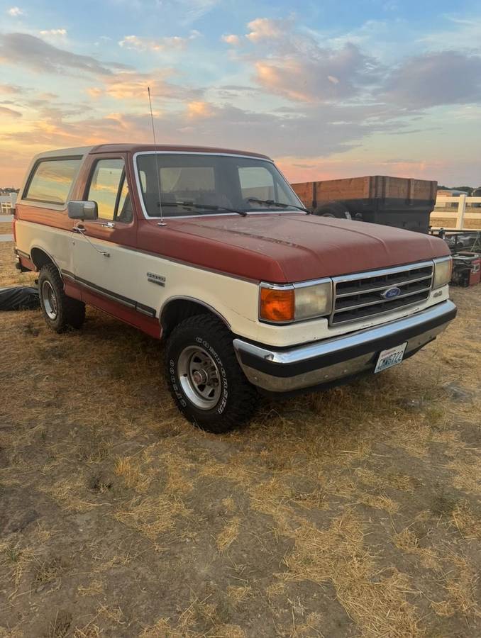 Ford-Bronco-1990-red