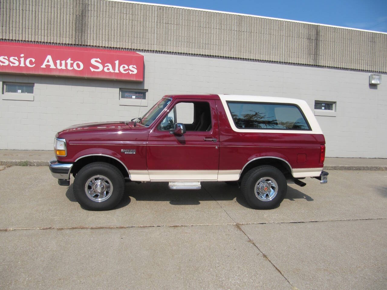 Ford-Bronco-1993-Burgundy-Tan