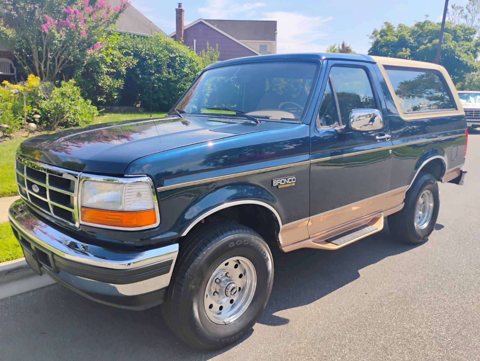 Ford-Bronco-1995-SUV-Tan