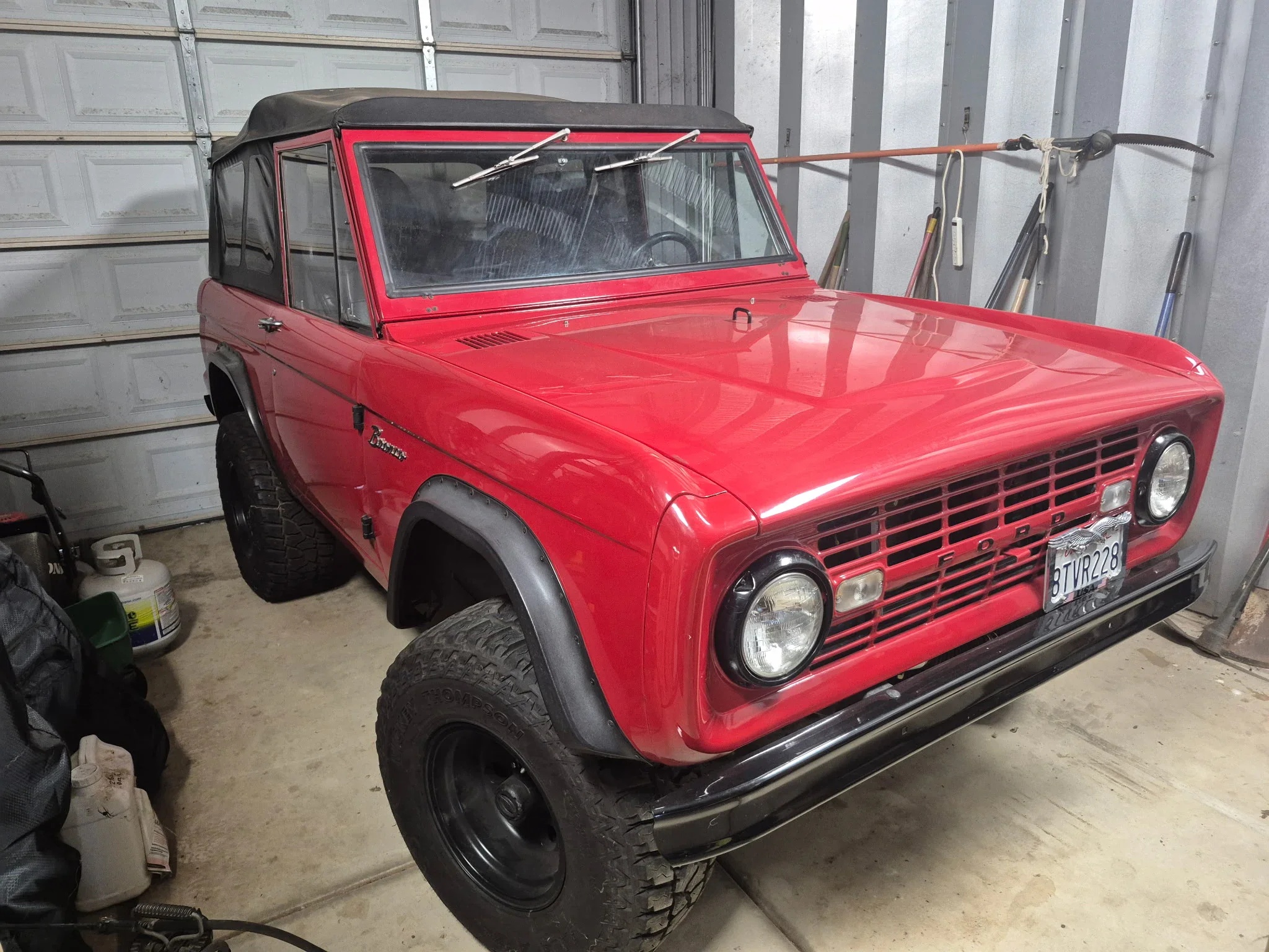 Ford-Bronco-4-door-everglades-1968-Red-Black