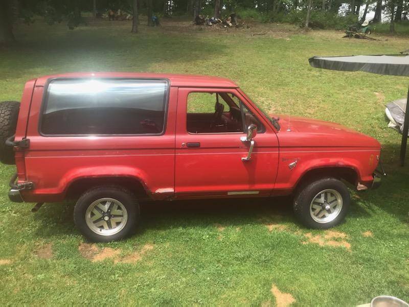 Ford-Bronco-4x4-1986-Red