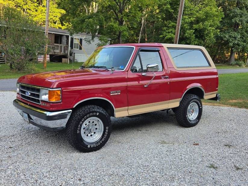 Ford-Bronco-4x4-1991-Red