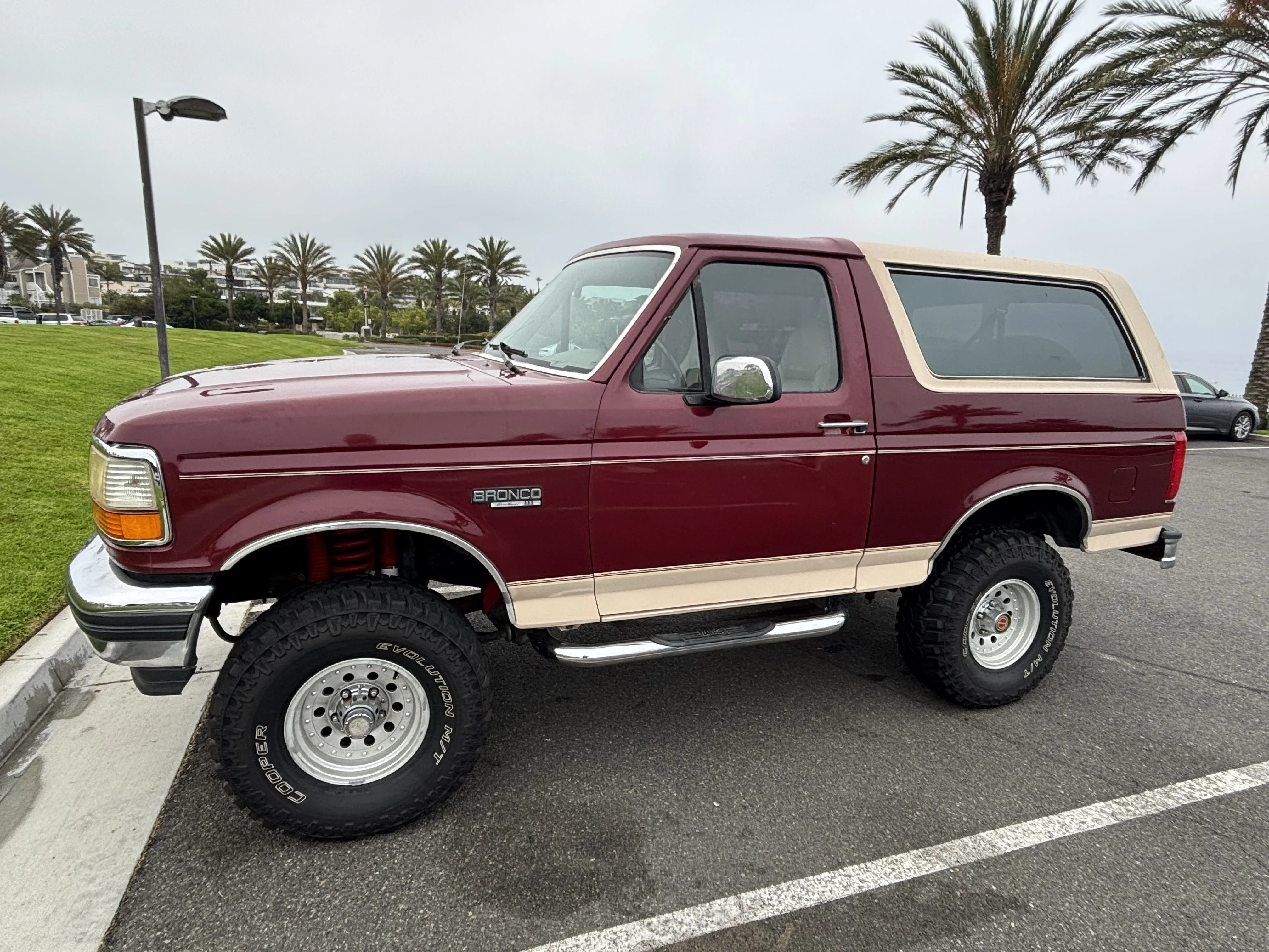 Ford-Bronco-eddie-bauer-1993-Burgundy-Tan