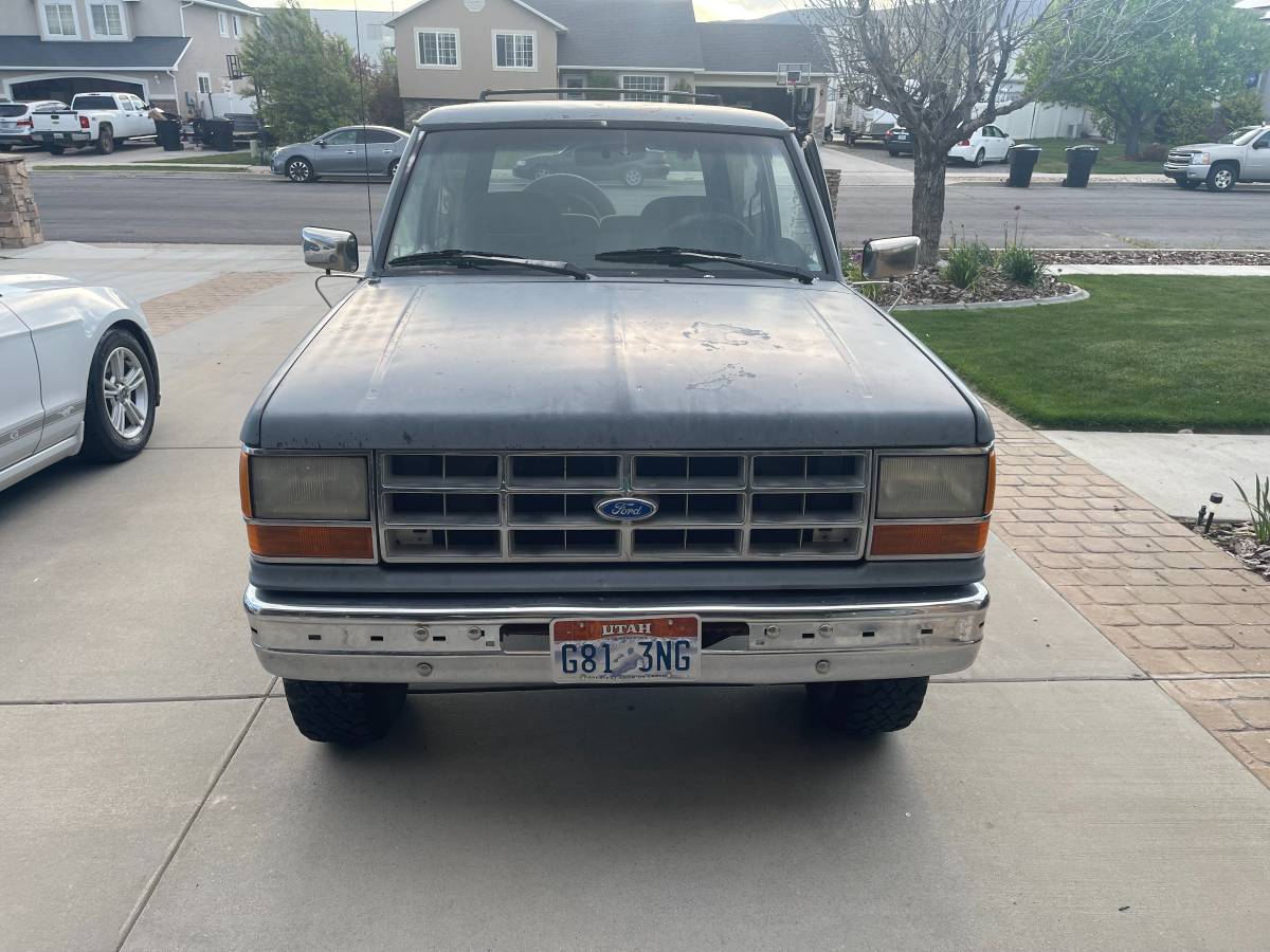 Ford-Bronco-ii-1989-blue