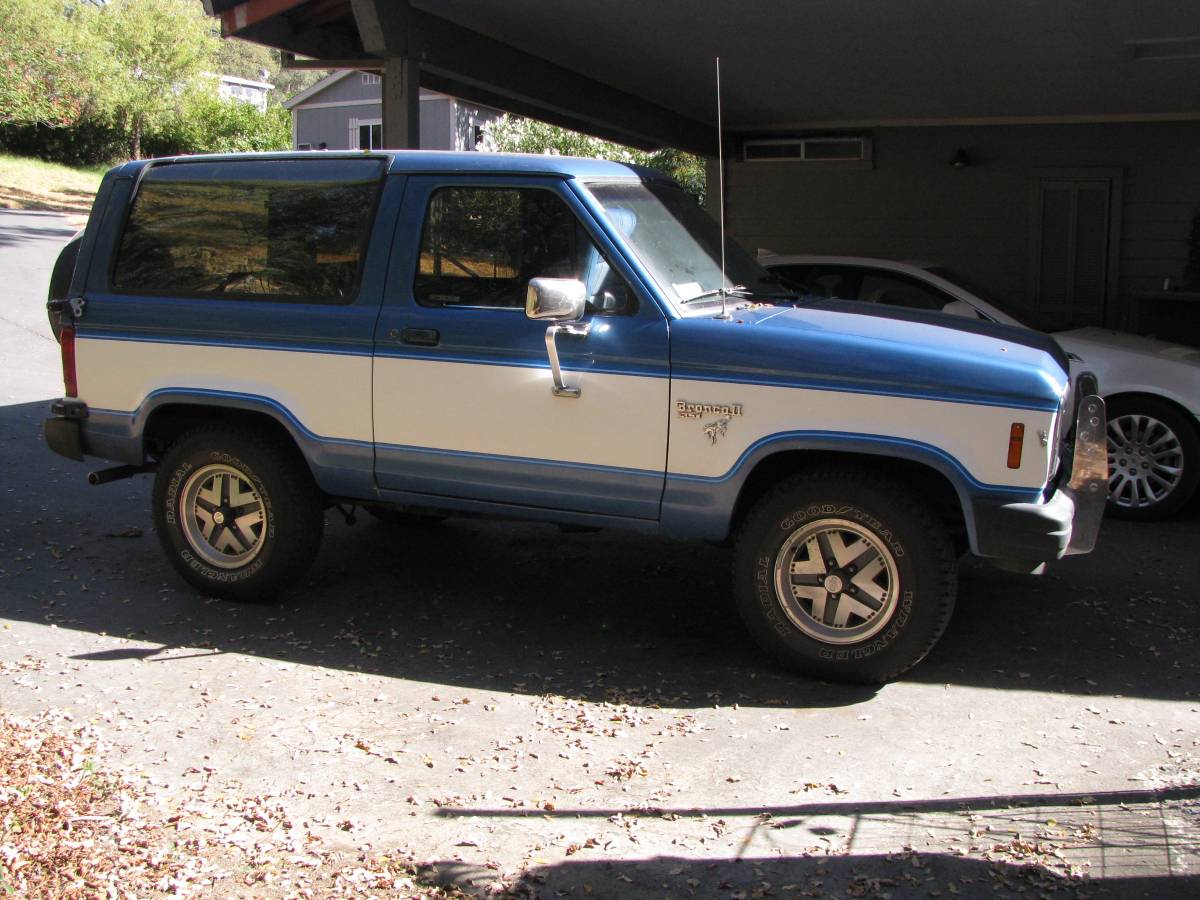 Ford-Bronco-ii-xl-1984-blue