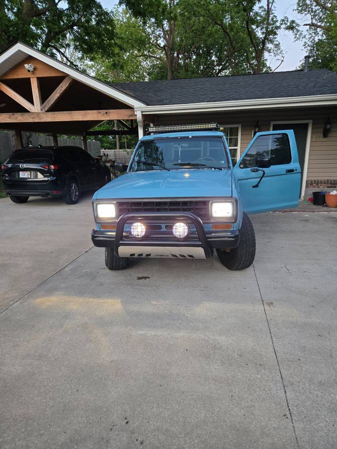 Ford-Bronco-ll-1985-blue