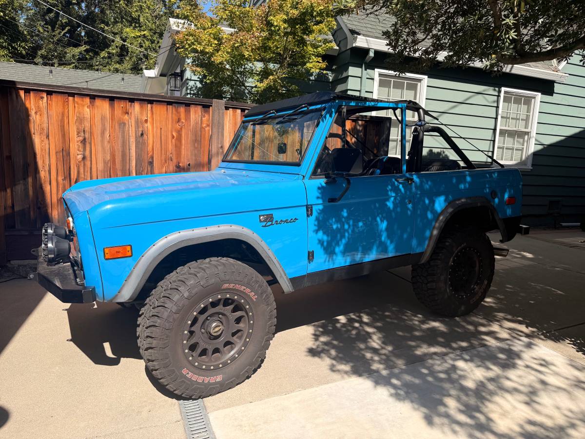Ford-Bronco-sport-1974-blue