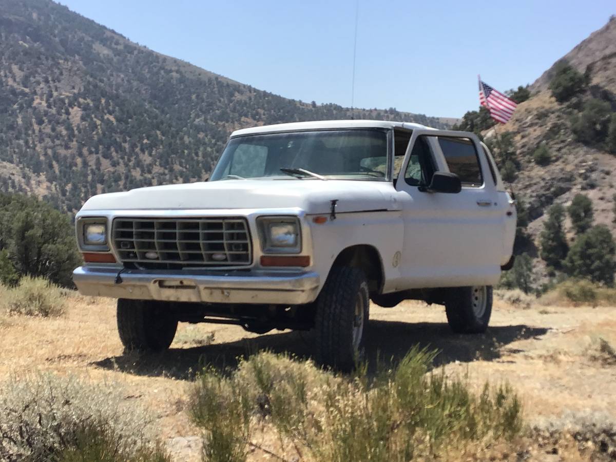 Ford-Bronco-xlt-1979-grey