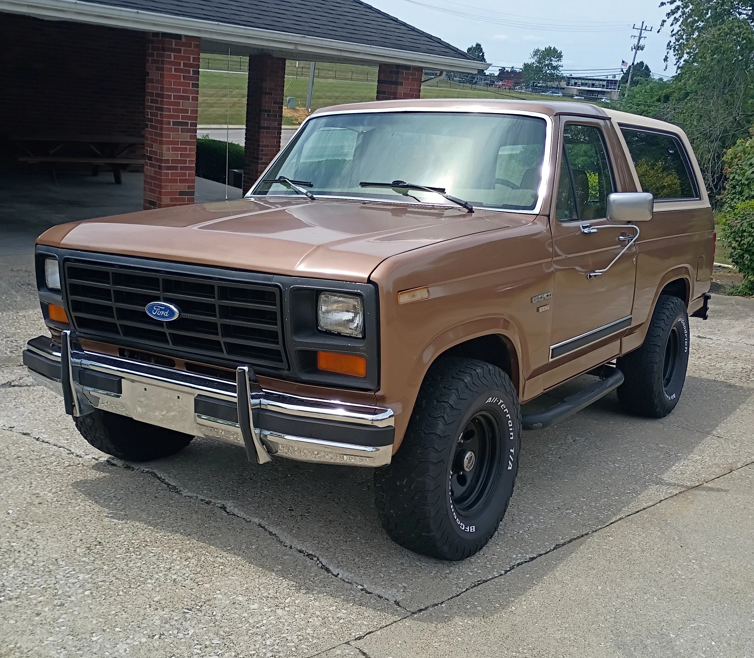 Ford-Bronco-xlt-1986-Brown-Brown