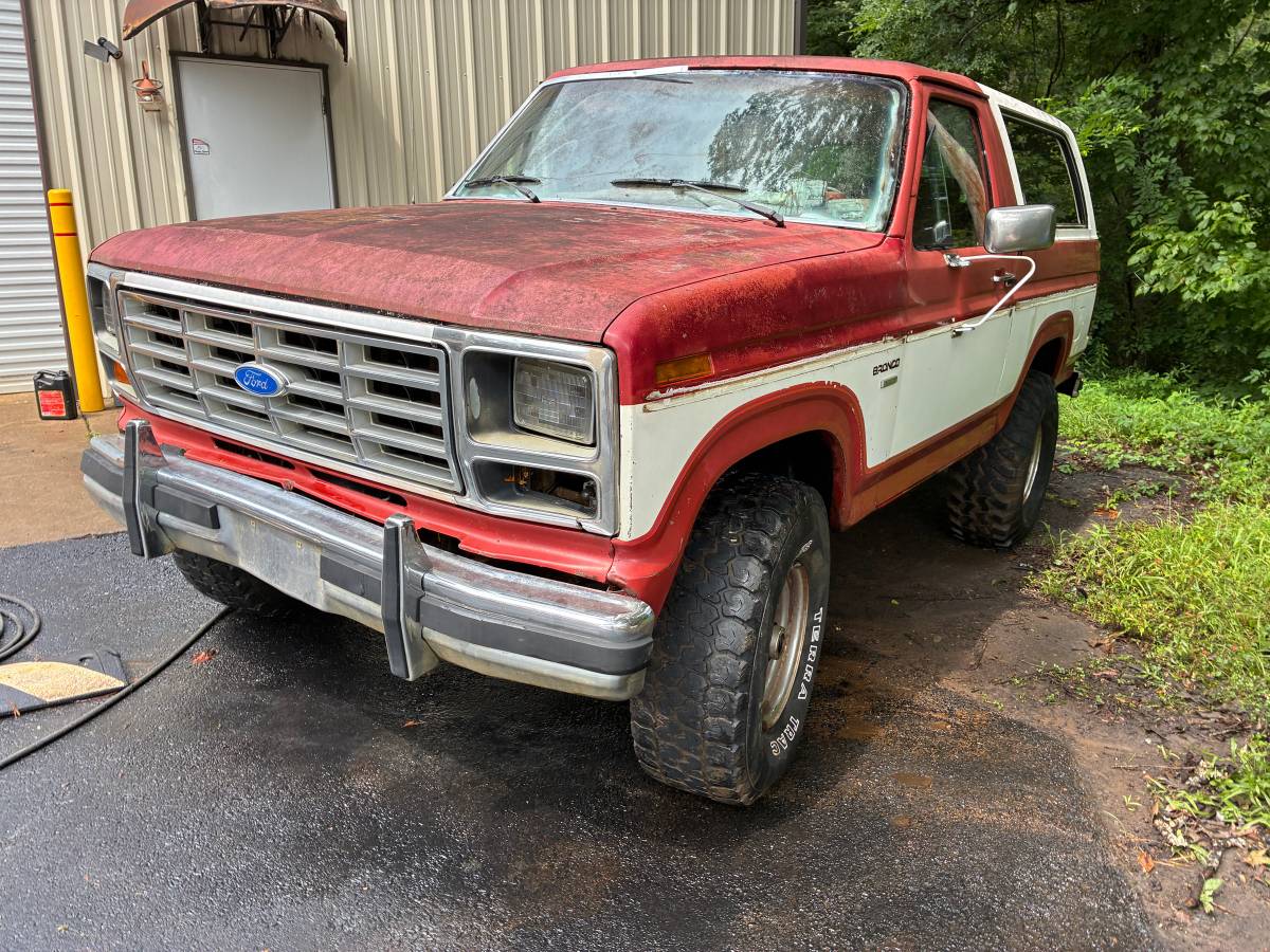 Ford-Bronco-xlt-1986