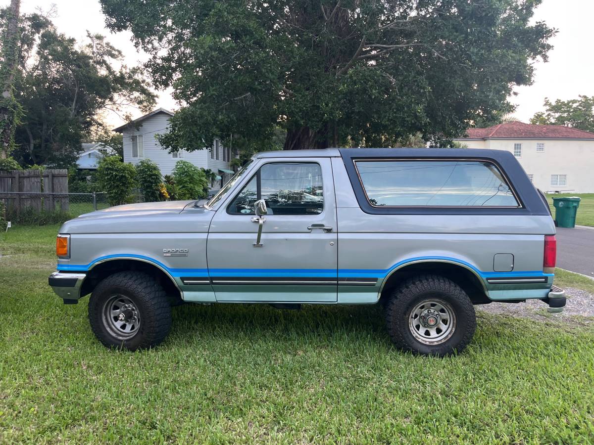 Ford-Bronco-xlt-1987