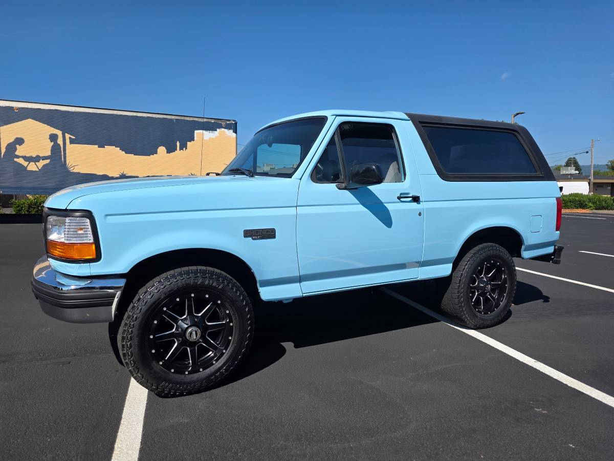 Ford-Bronco-xlt-4x4-1994
