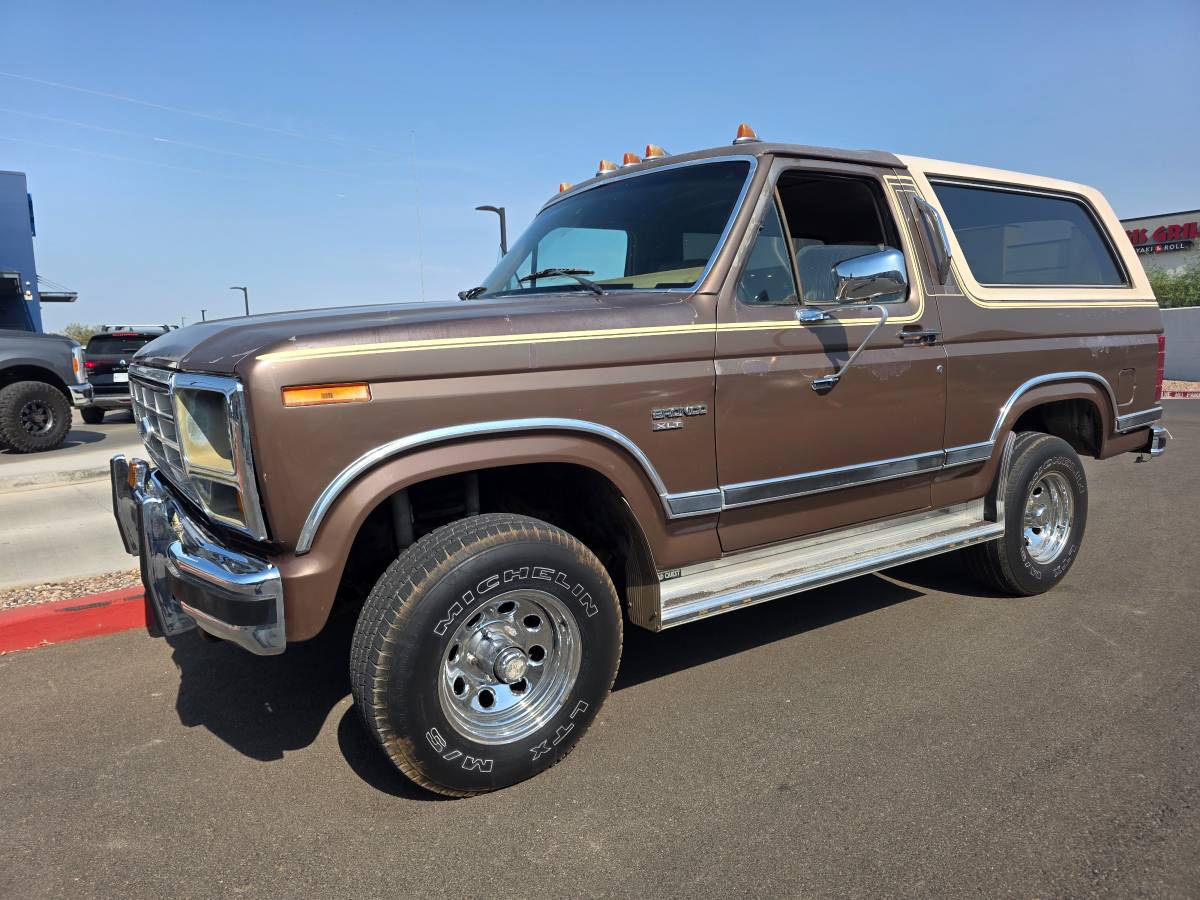 Ford-Bronco-xlt-4x4-windsor-351-1984-brown