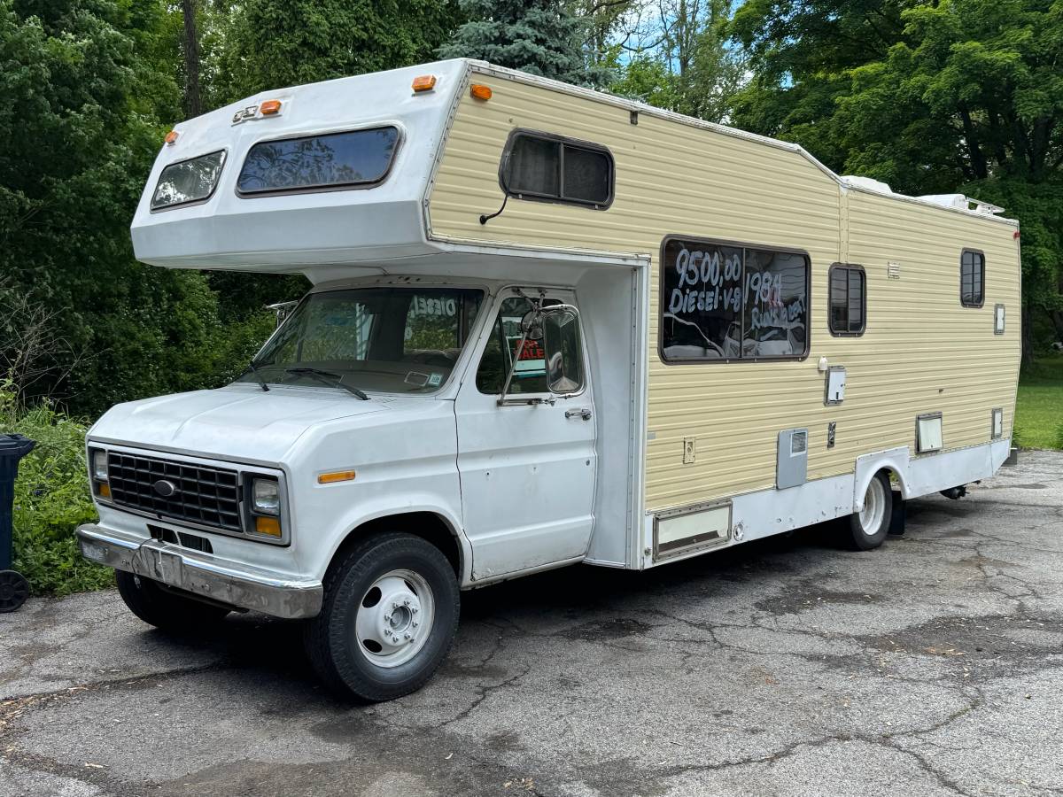 Ford-Camper-v8-1983-white