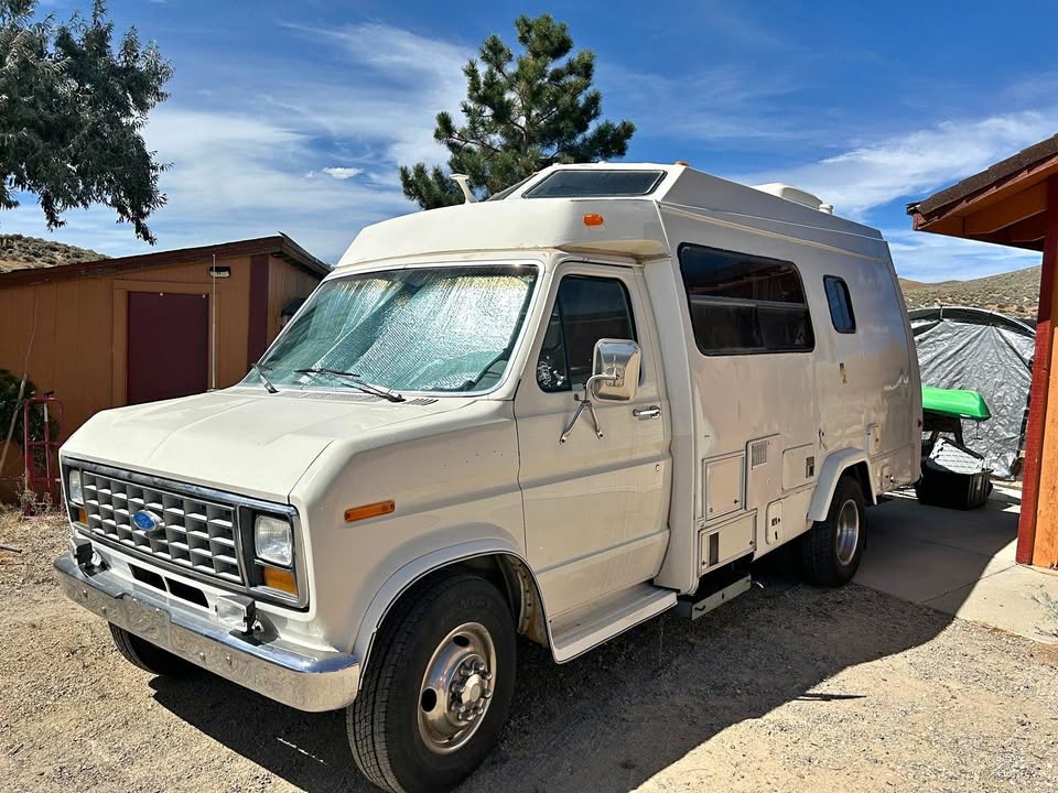 Ford-Champion-econoline-camper-van-1990