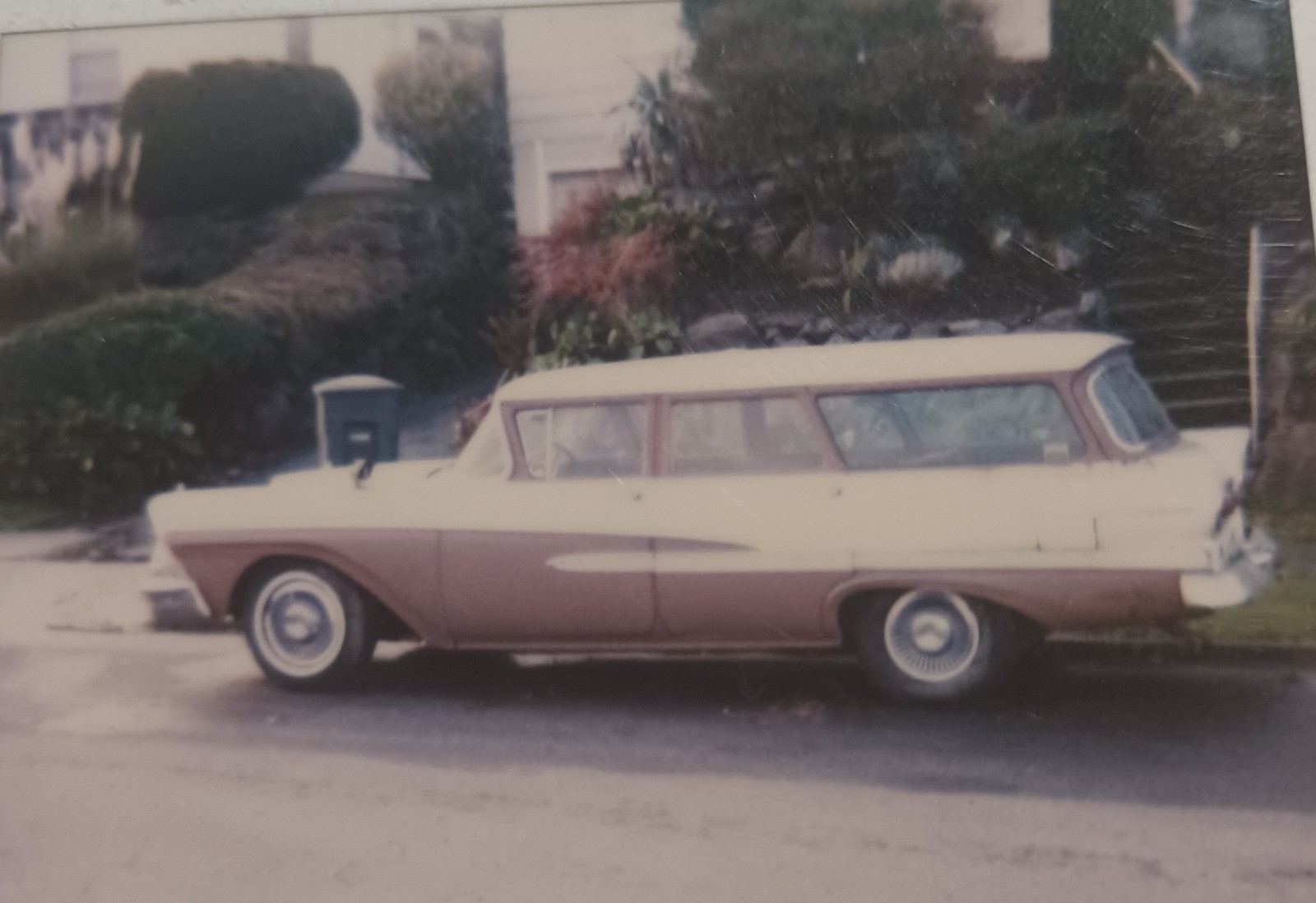 Ford-Country-Sedan-1958-Wagon-Brown