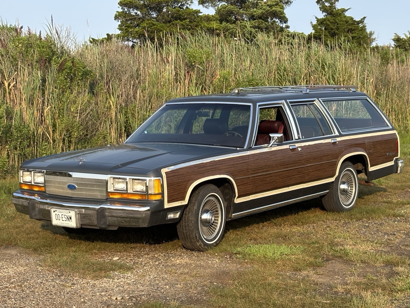 Ford-Country-Squire-1988-Wagon-Burgundy
