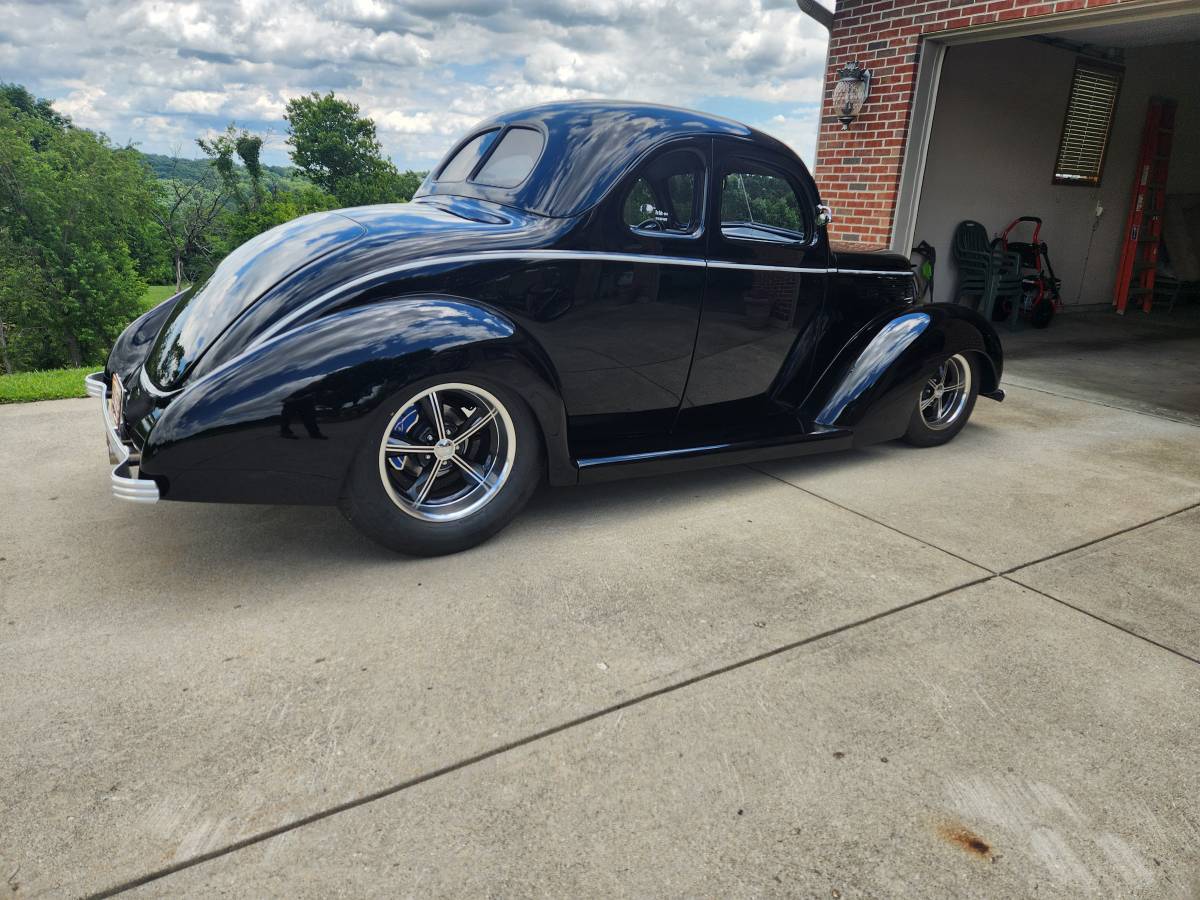 Ford-Coupe-1938-black