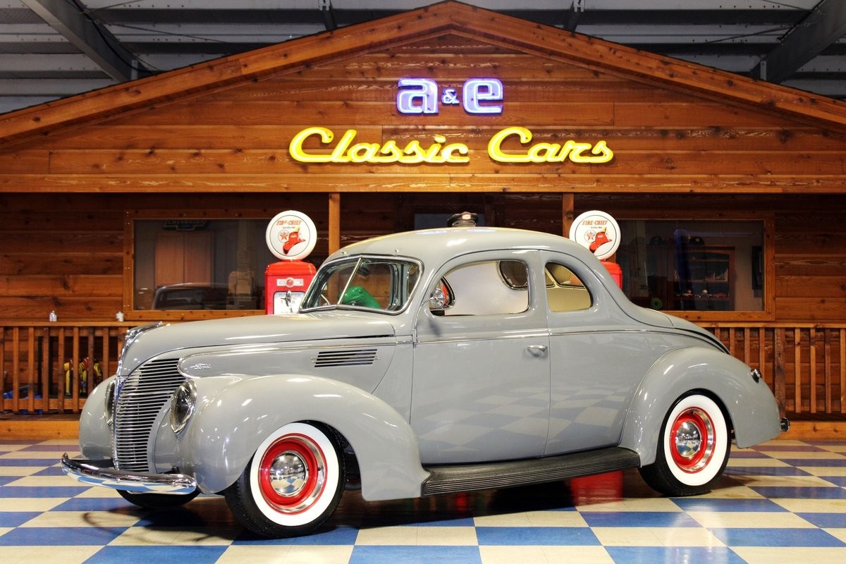 Ford-Coupe-1939-Black-White