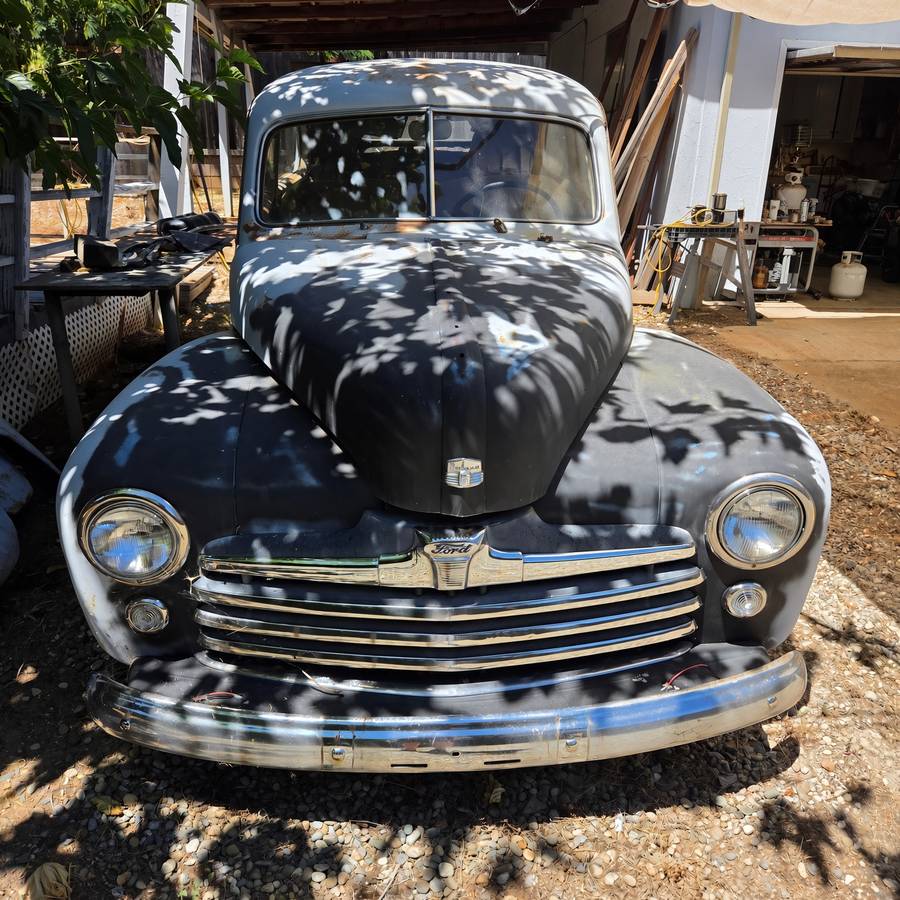 Ford-Coupe-1947-grey