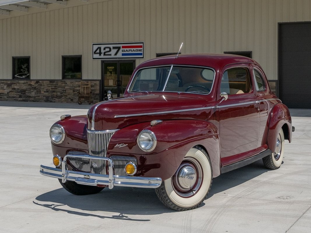 Ford-Coupe-Super-Deluxe-1941-Coupe-Beige