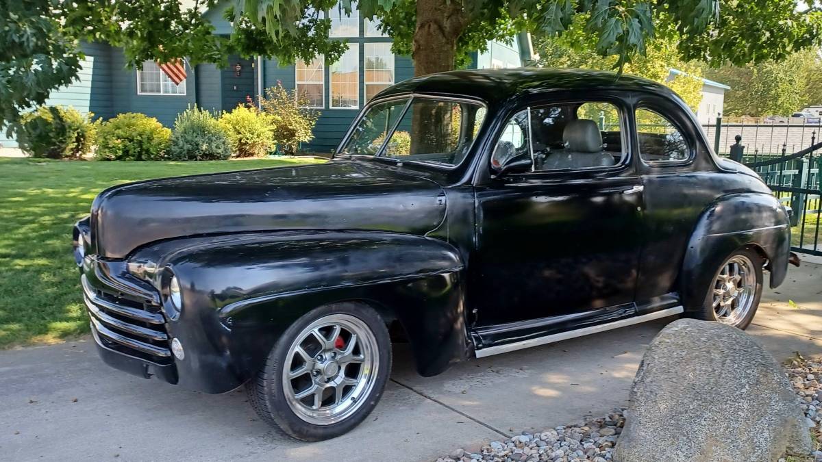Ford-Coupe-deluxe-1946-Black