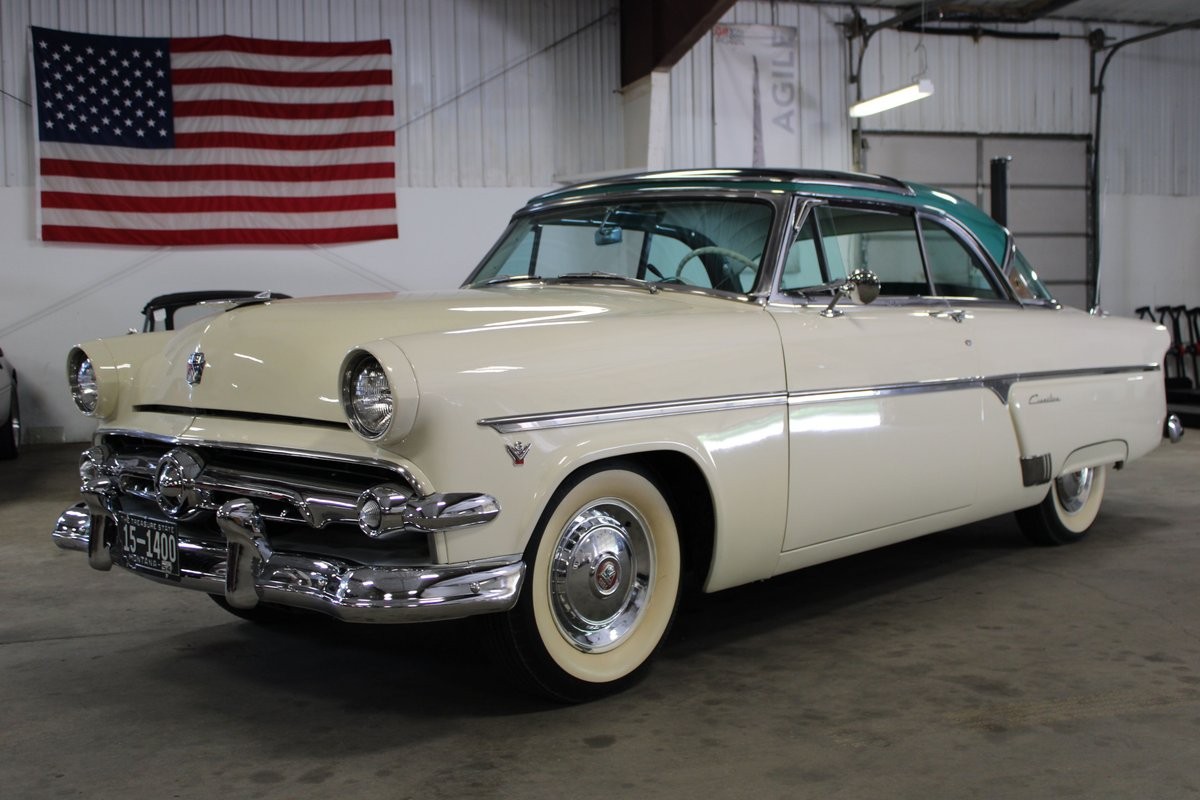 Ford Crestline 1954