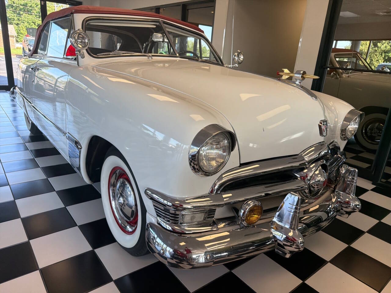 Ford-Crestline-convertible-1950-White-Dk.-Red