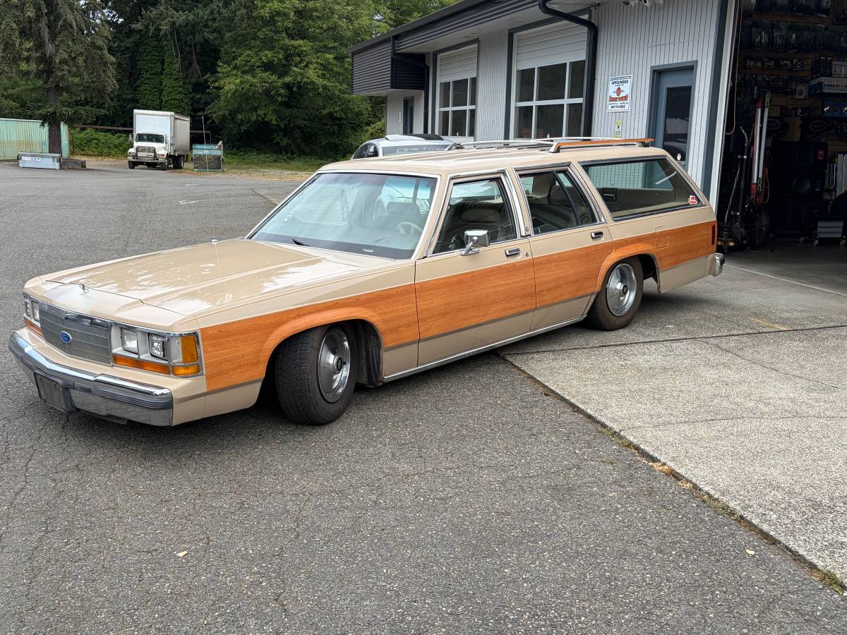 Ford-Crown-victoria-1989-Brown