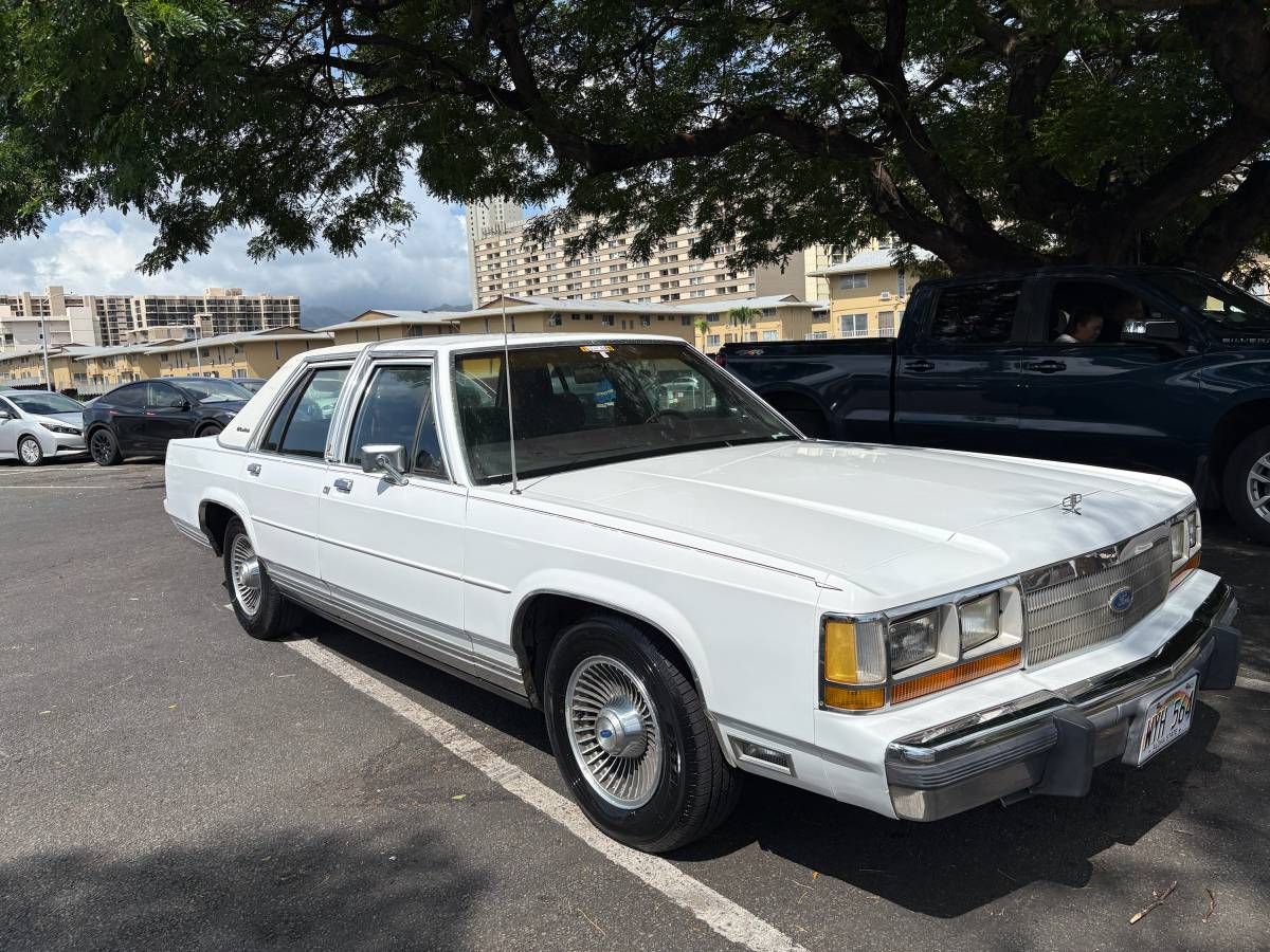 Ford-Crown-victoria-1989