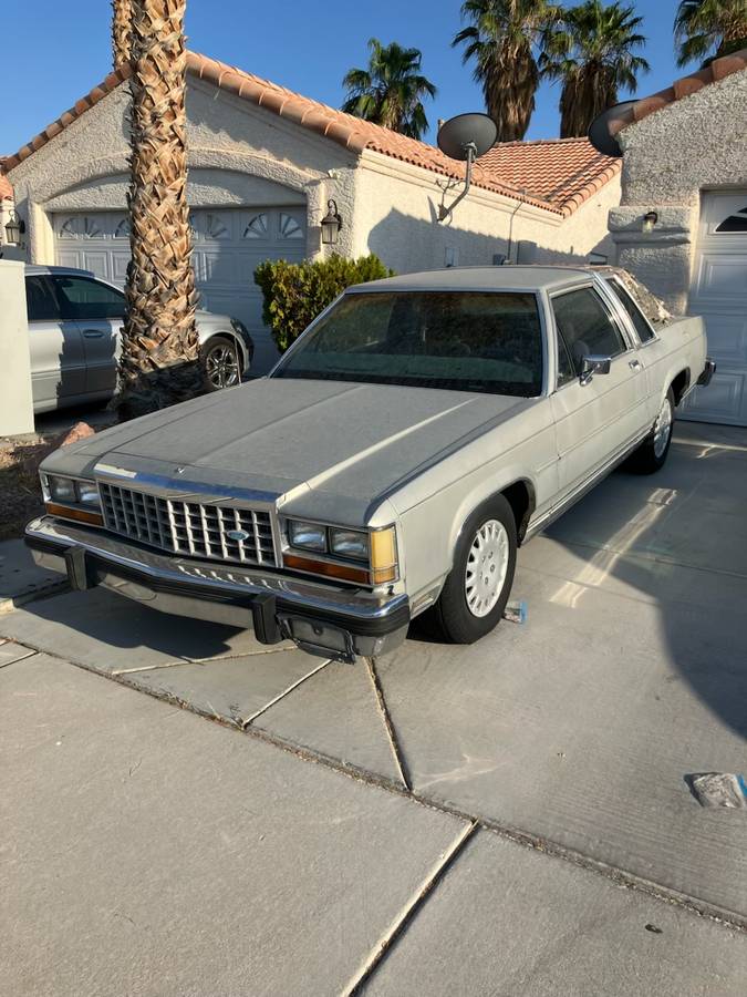 Ford-Crown-victoria-coupe-1986