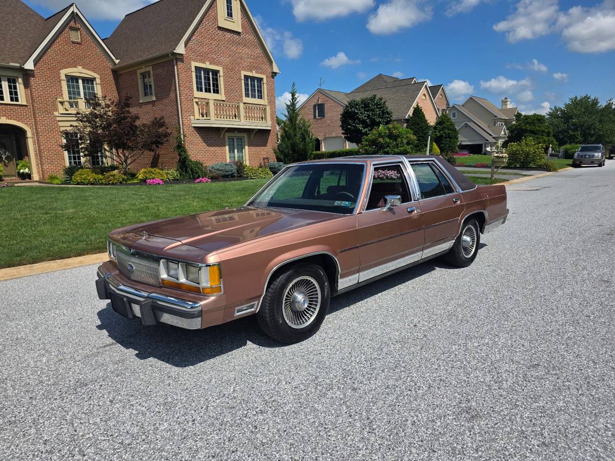 Ford-Crown-victoria-ltd-crown-victoria-lx-1990-custom
