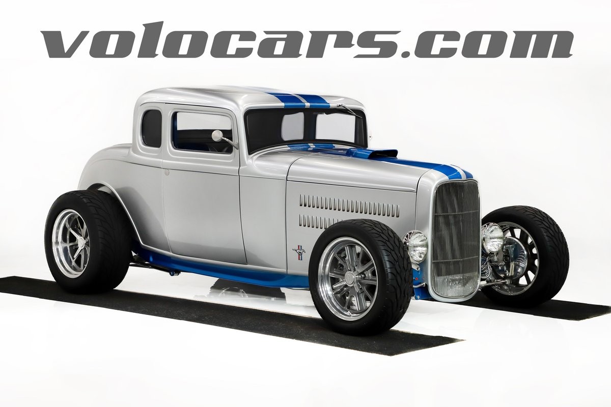 Ford-Custom-1932-Coupe-Silver