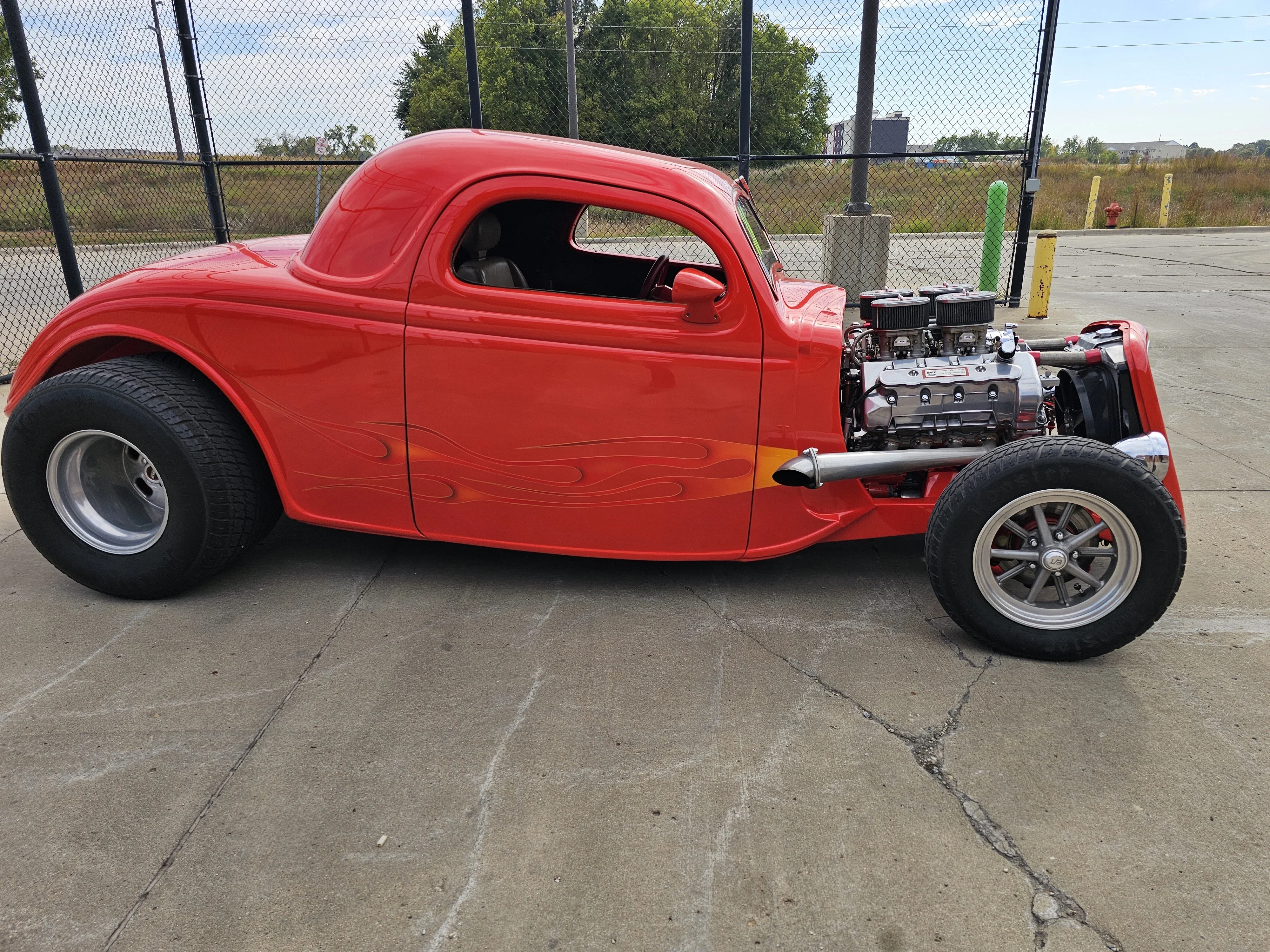 Ford-Custom-1935-Red-Black