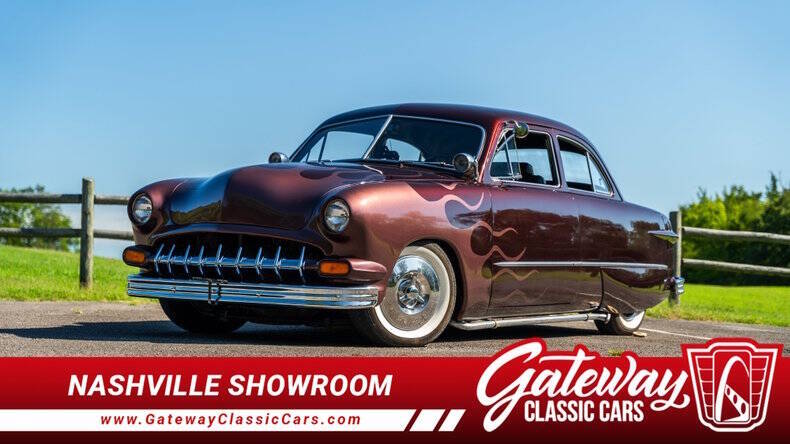 Ford-Custom-1950-Burgandy-Black