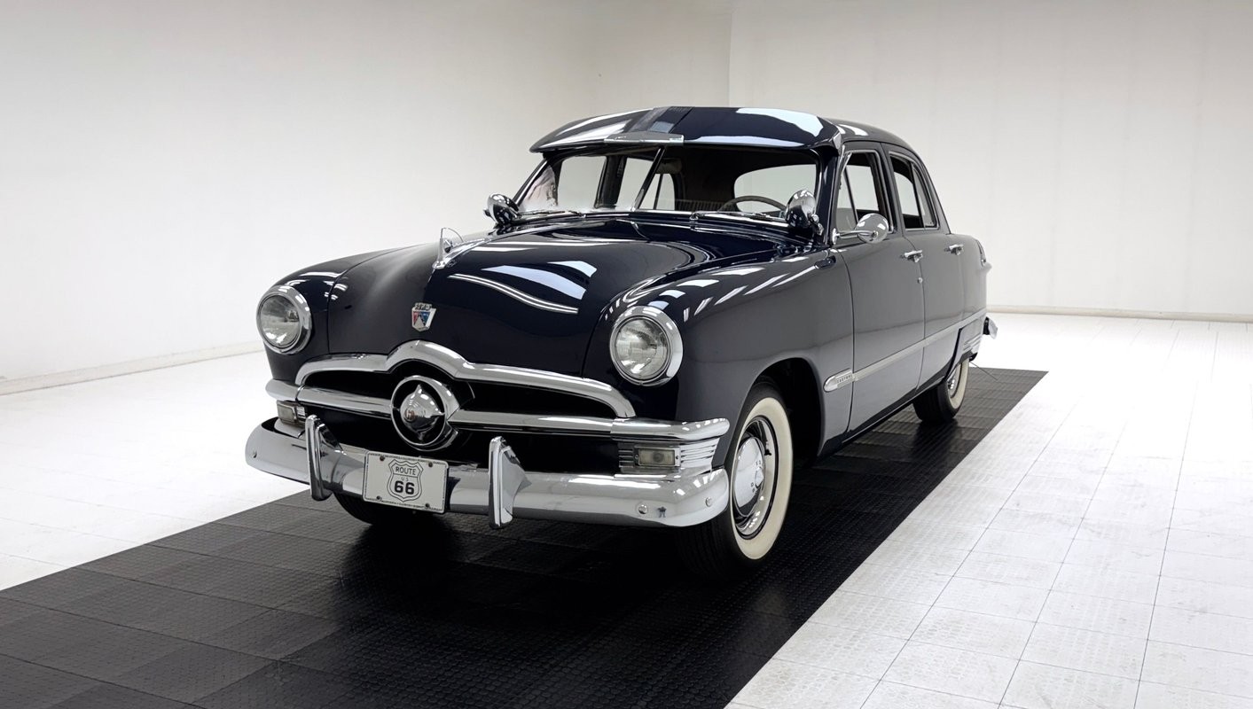 Ford-Custom-1950-Sedan-Gray