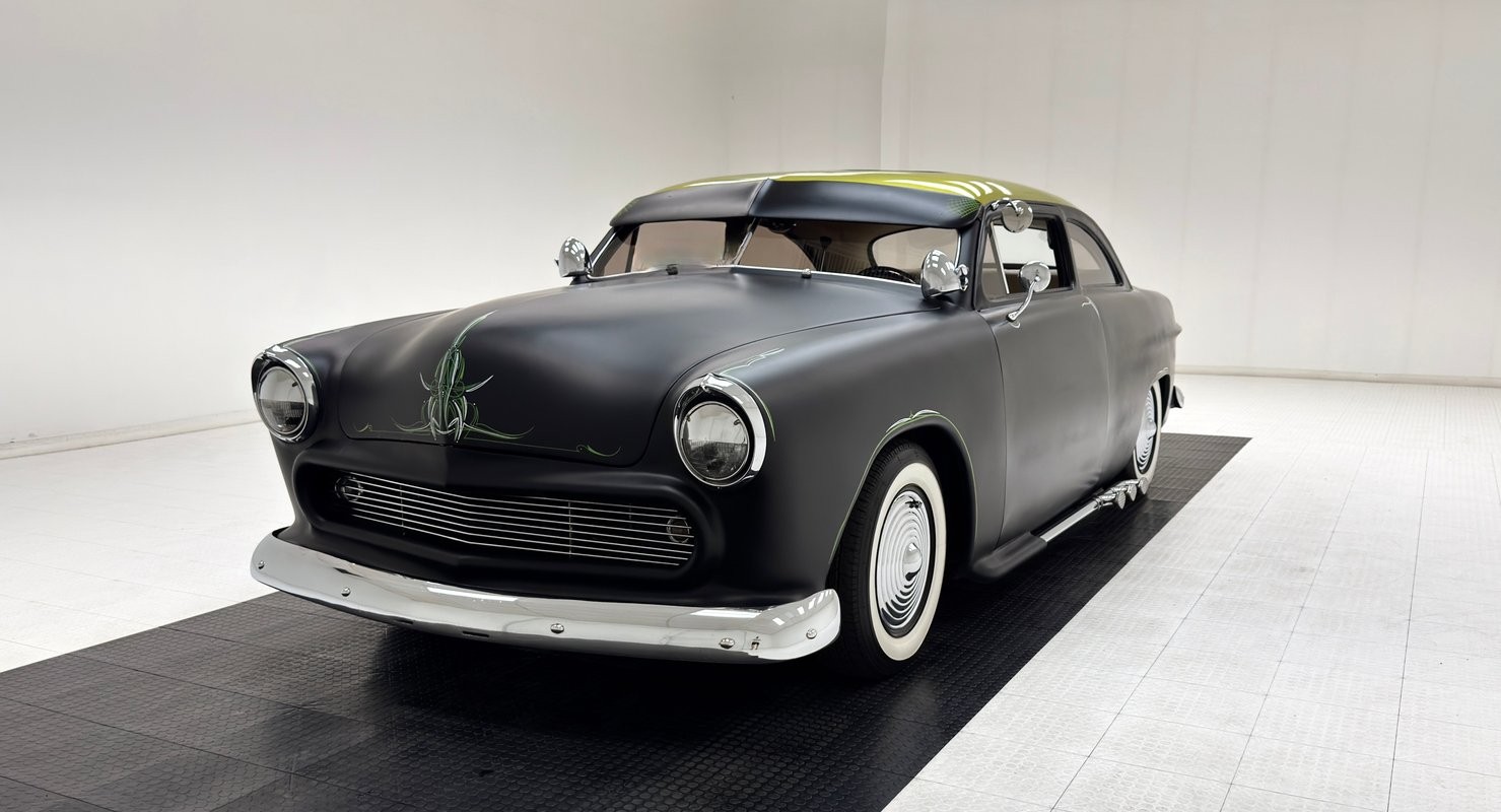 Ford-Custom-1950-Sedan-White