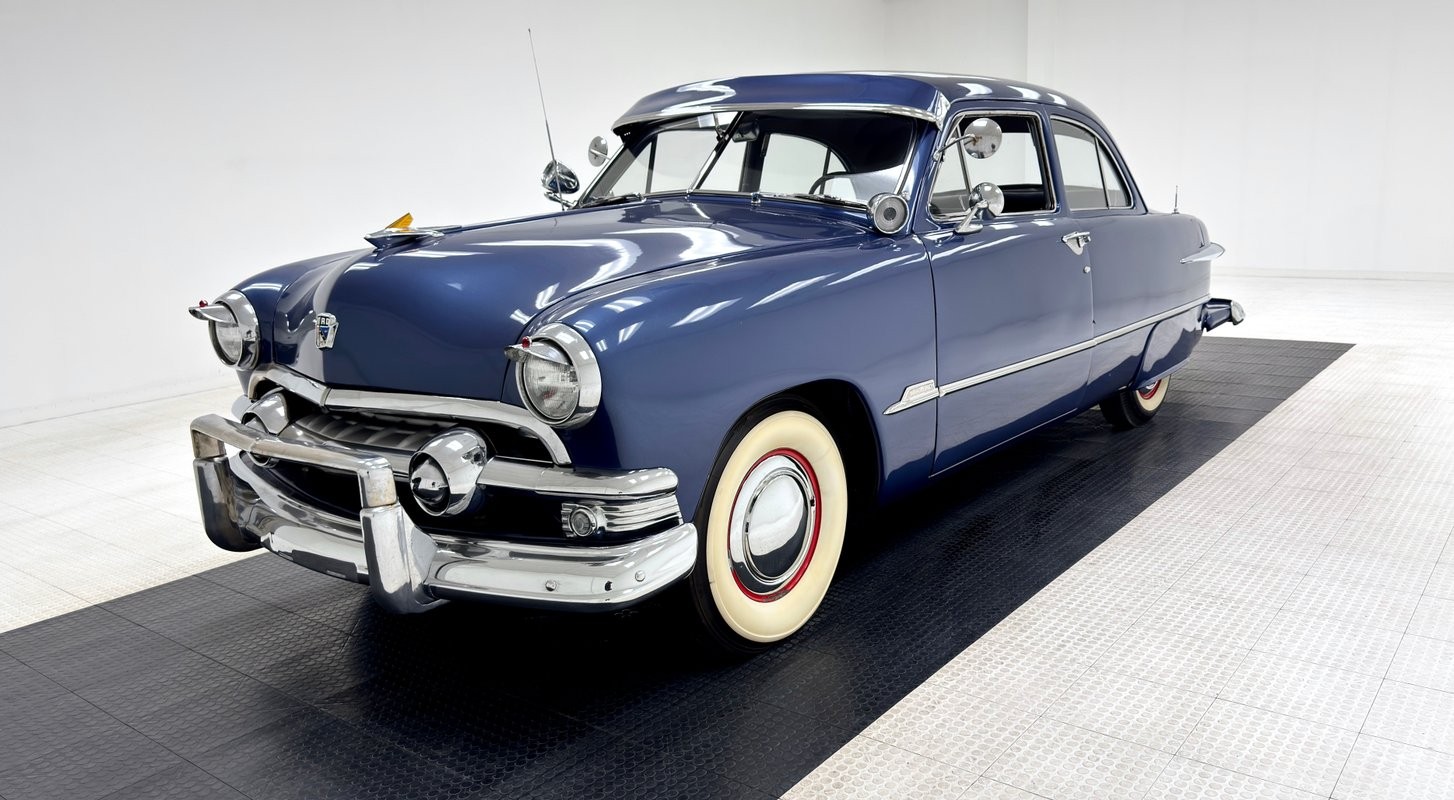 Ford-Custom-Deluxe-1951-Sedan-Blue
