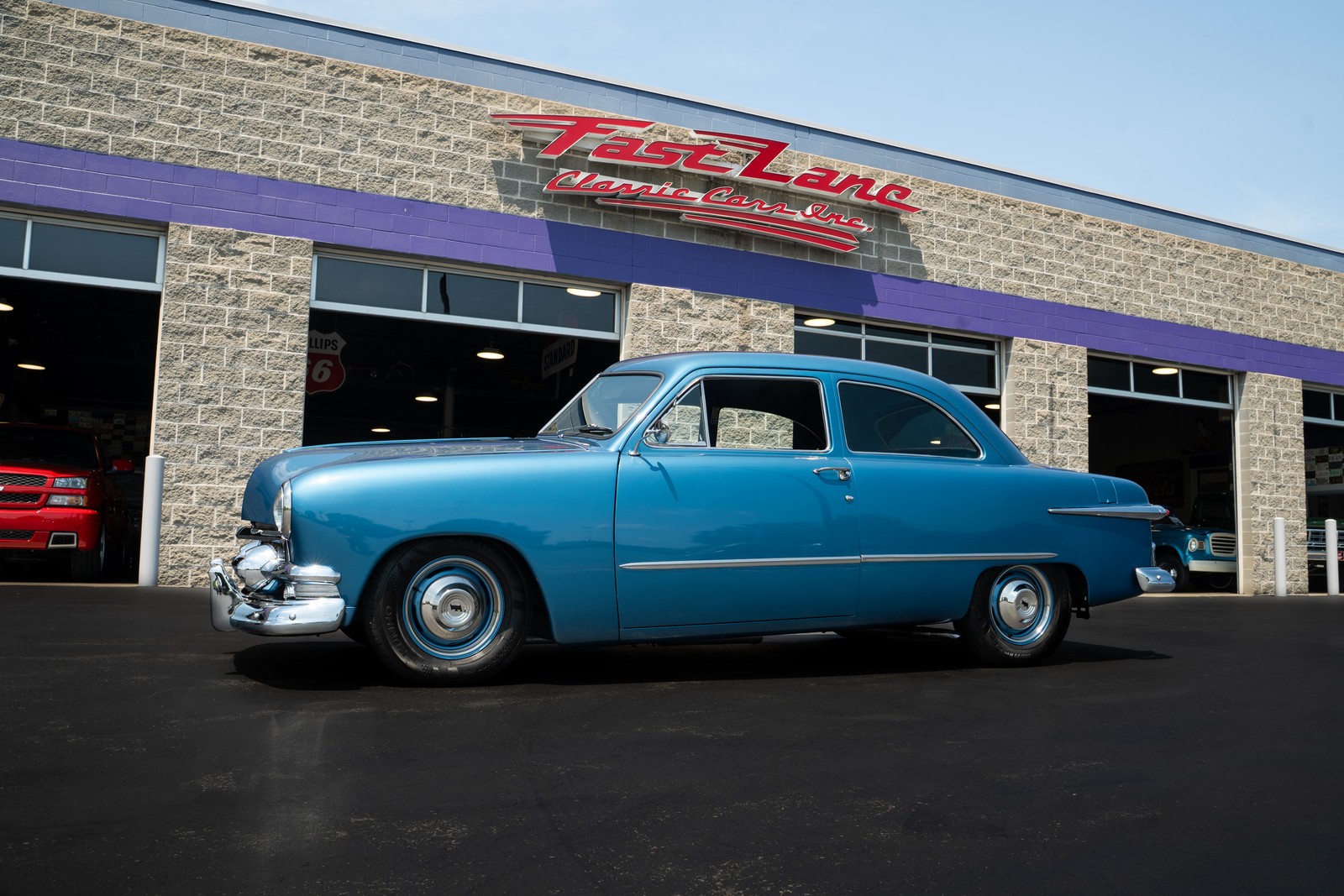 Ford-Custom-Deluxe-1951-Sedan-Blue