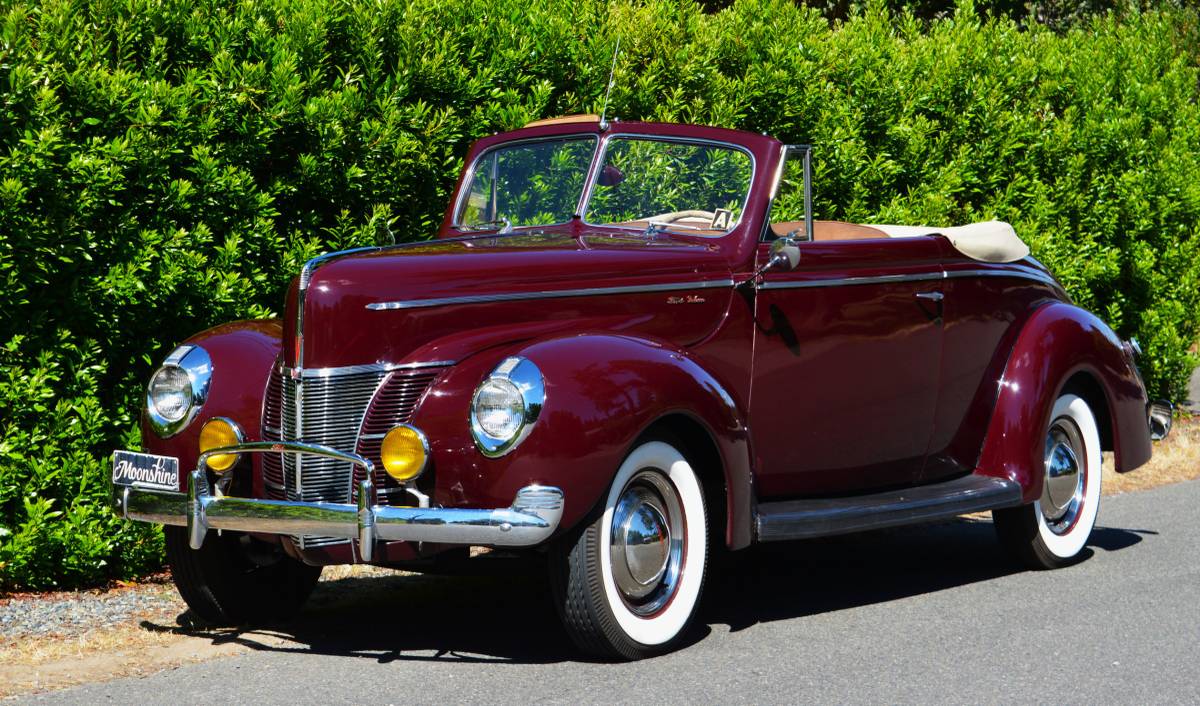 Ford-De-luxe-1940-red