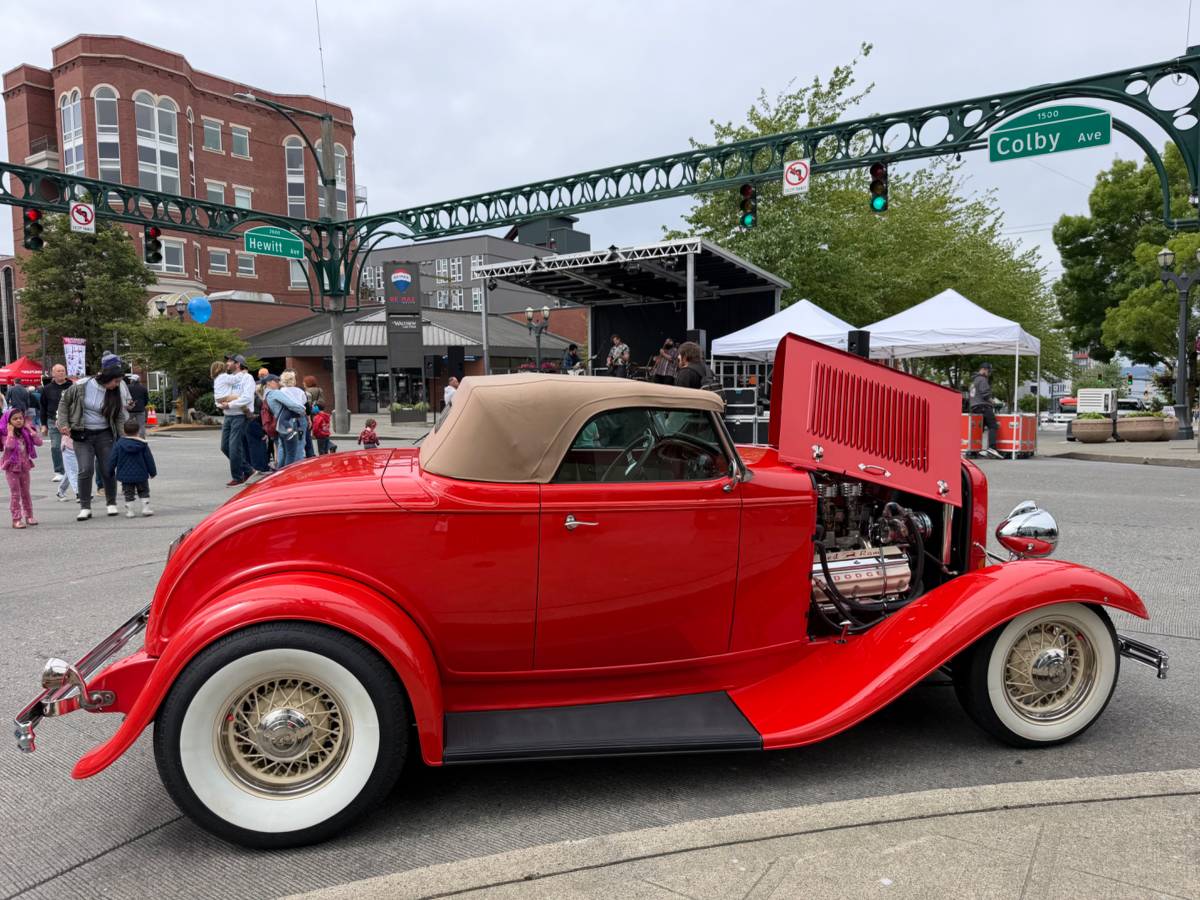 Ford-Dearborn-deuce-1932-red