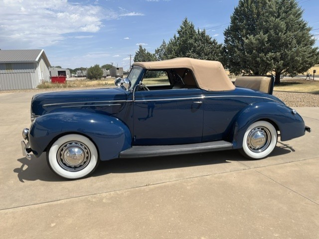 Ford-Deluxe-1939-Convertible-Tan