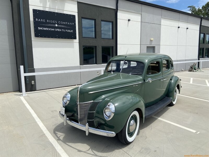 Ford-Deluxe-1940-Tan