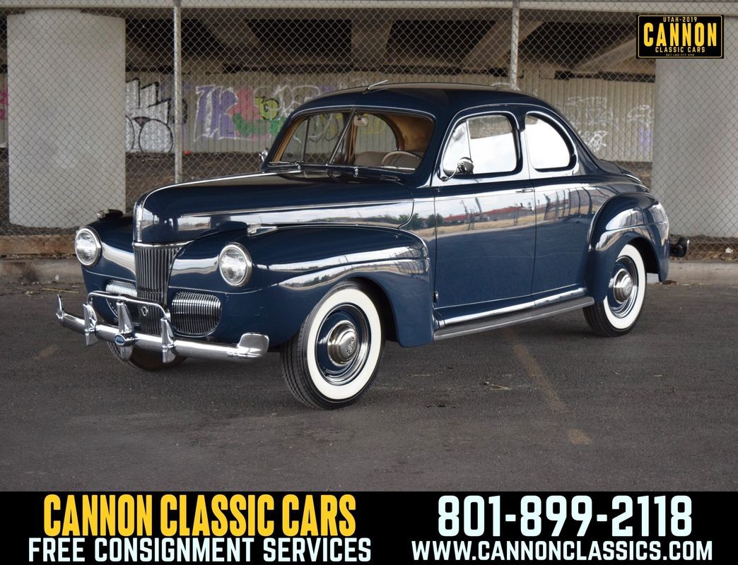 Ford-Deluxe-1941-Gray