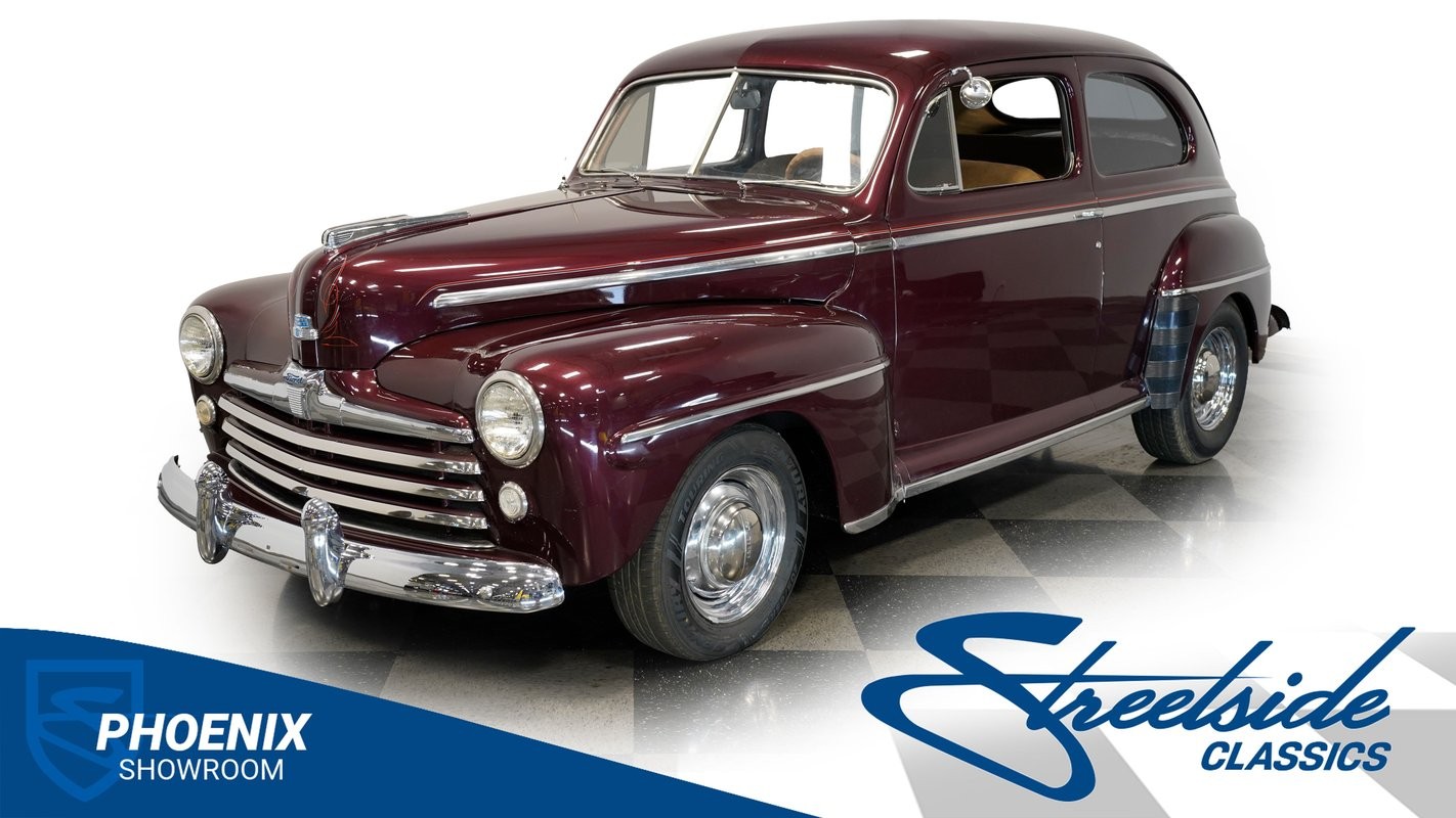 Ford-Deluxe-1947-Coupe-Brown