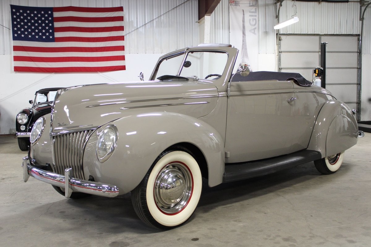Ford-Deluxe-Convertible-1939-Convertible-Brown