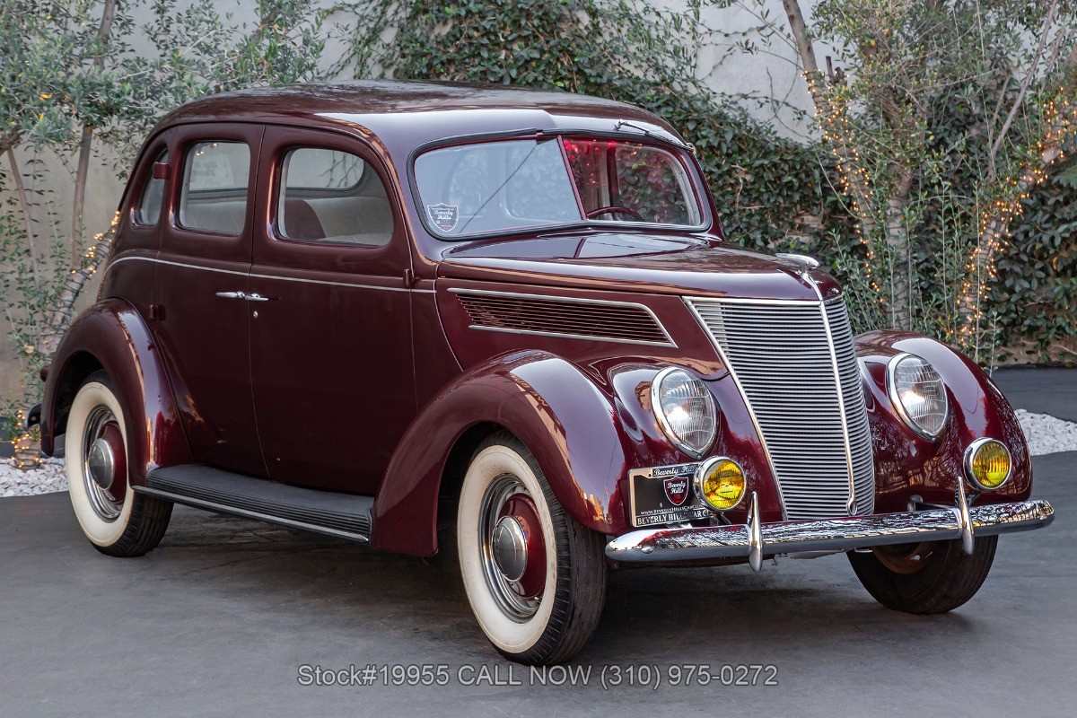 Ford Deluxe Fordor Slant Back Sedan 3-Speed 1937